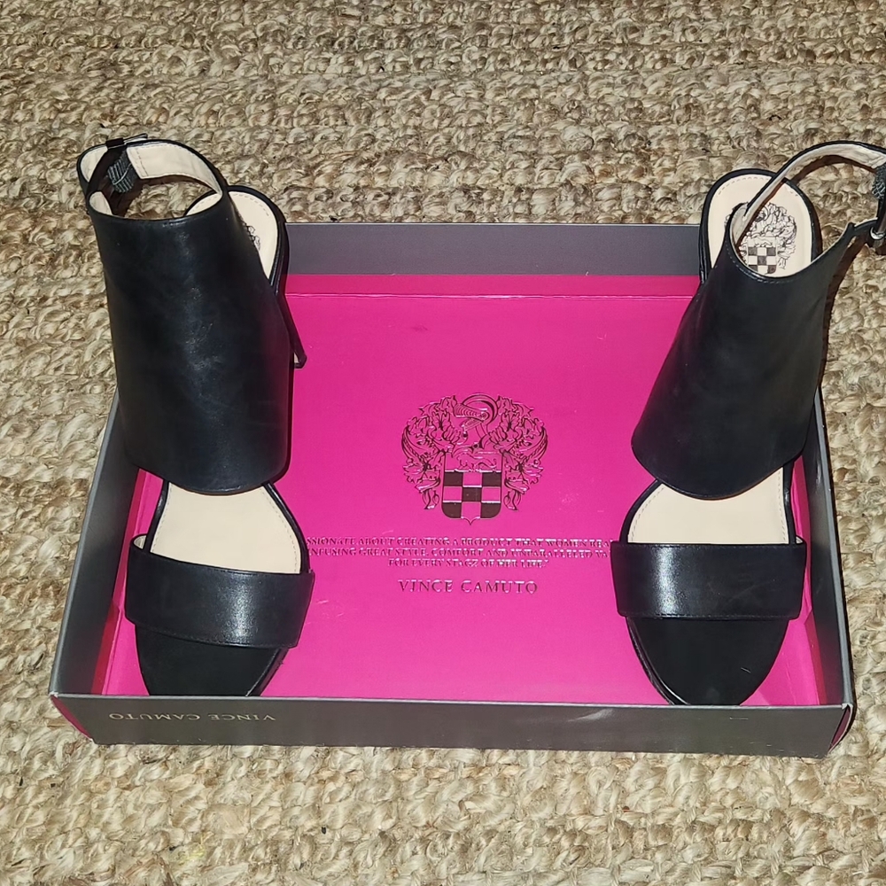 Vincent Camuto "Fandy" Shoes - Picture 2 of 2